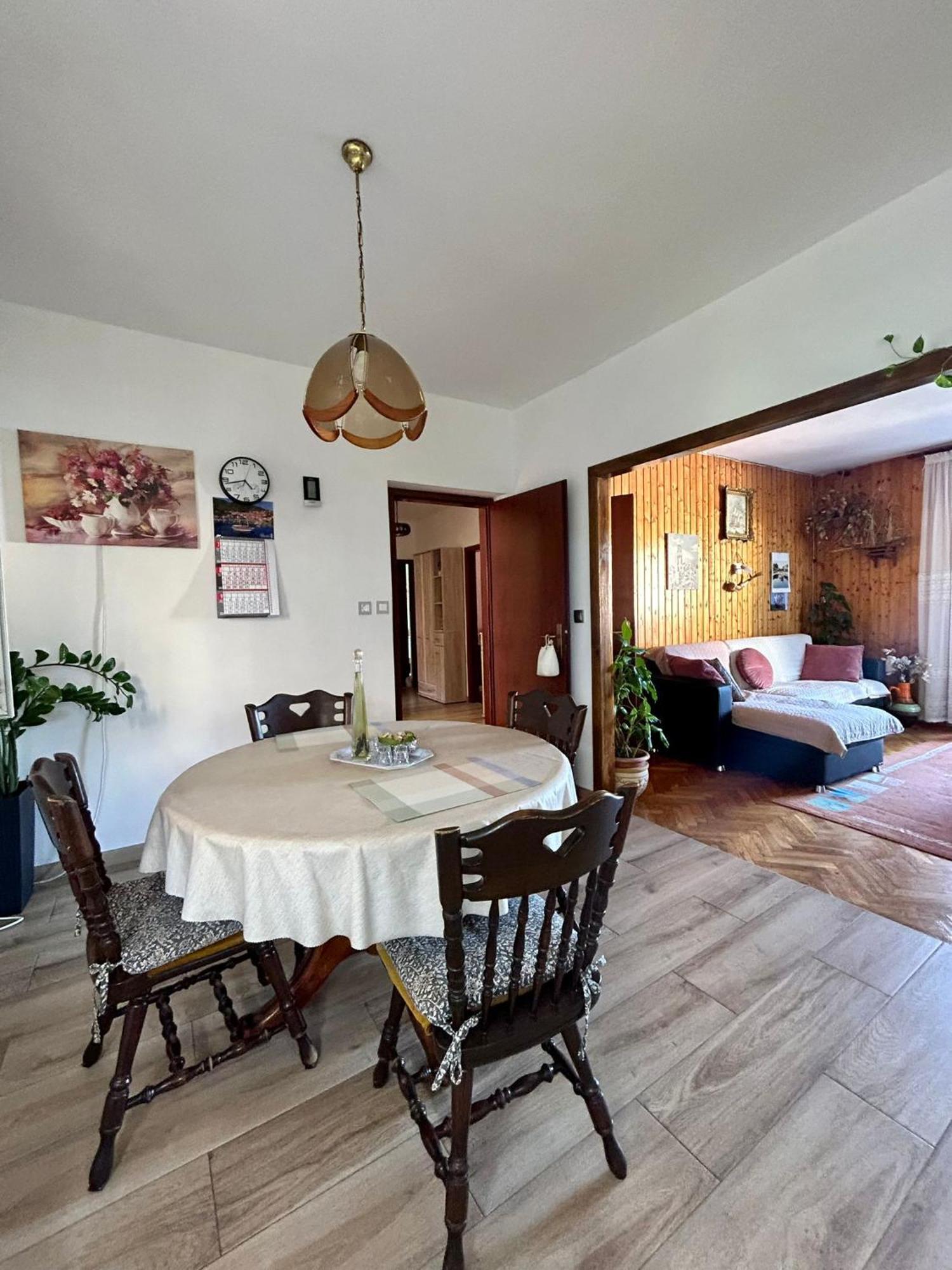 Korta Apartma Racisce